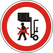 Verbotsschild als Symbol nicht unter angehobene Last treten 